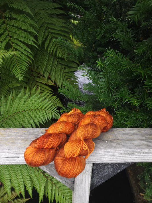 Burnt Gold - High Twist Merino Yarn - Kiwiyarn-a