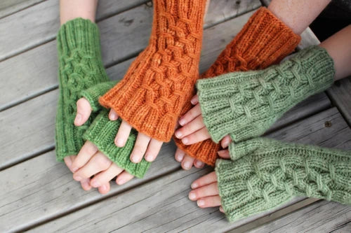 Innes Mitts - Hanging Rock Roost - PRINTED PATTERN