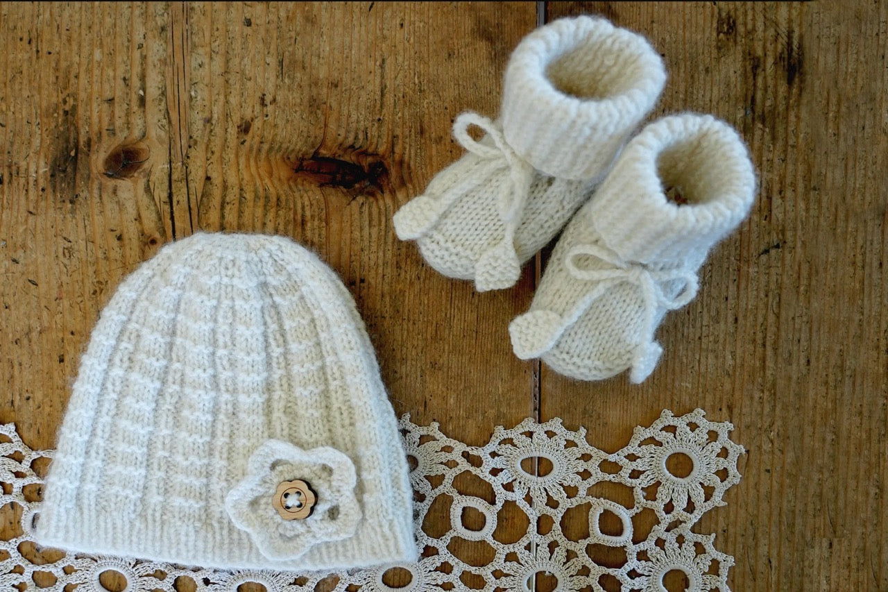 LisaFDesign - BC116 Ariel Hat and Booties