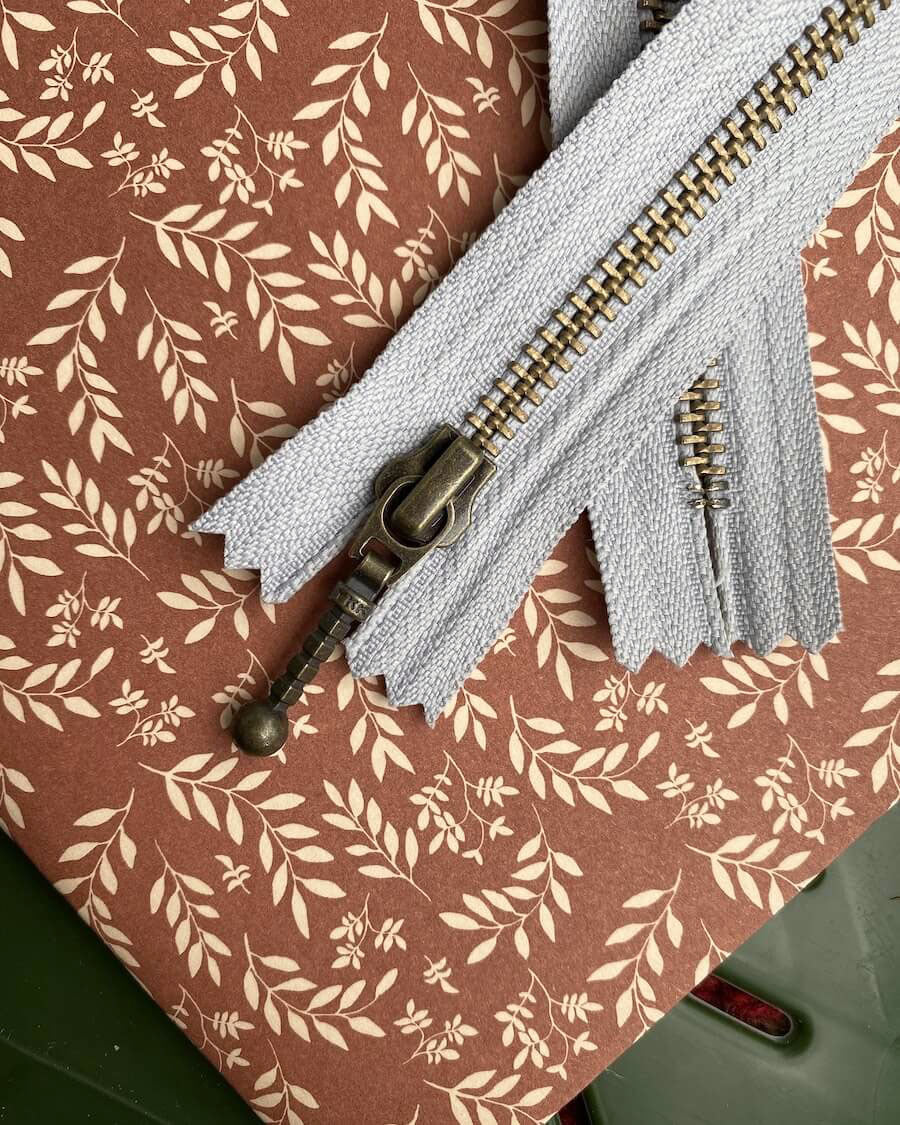 Zipper - 35 cm Dove Grey - PetiteKnit