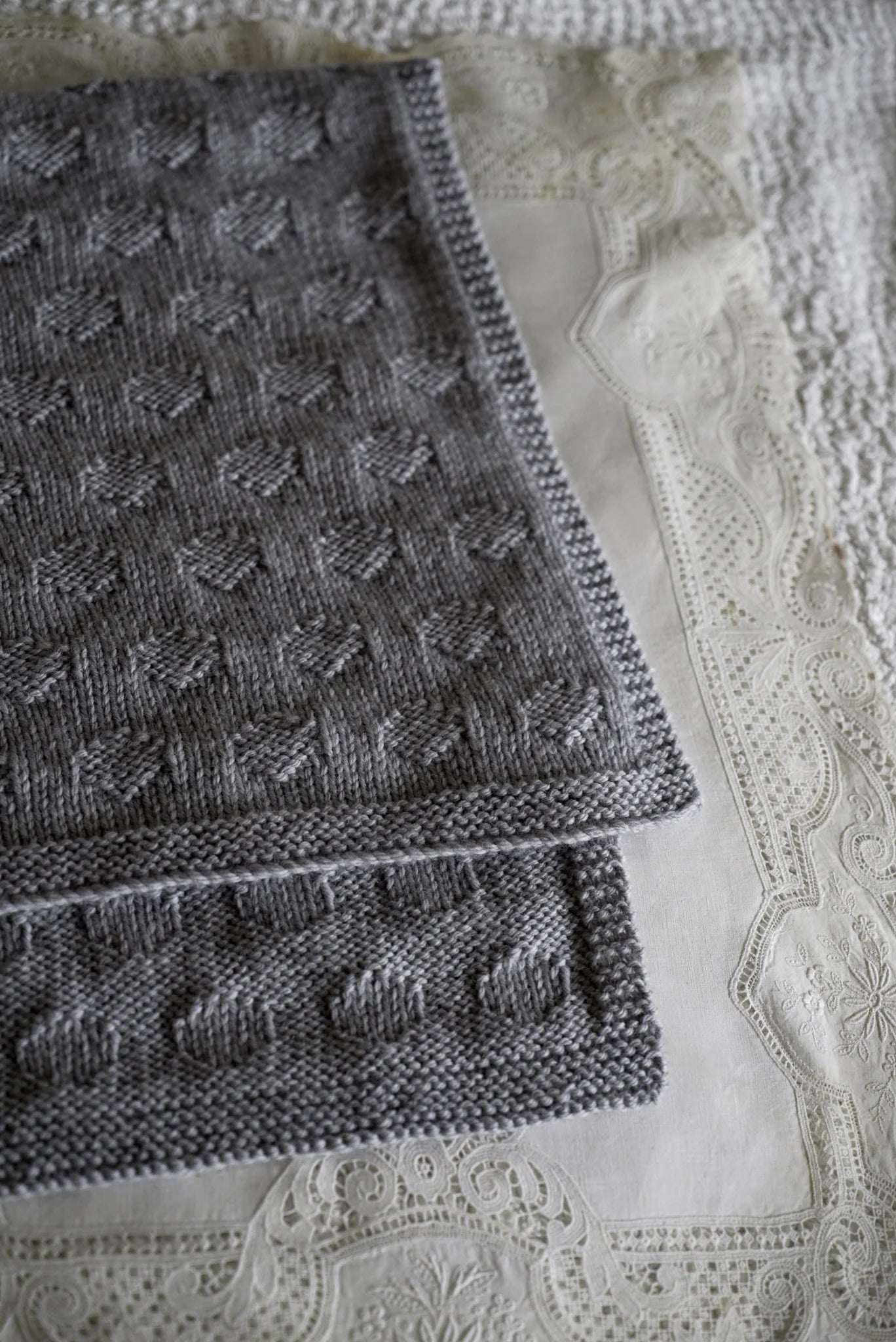 LisaFDesign - BC60 Polka Dot Blanket