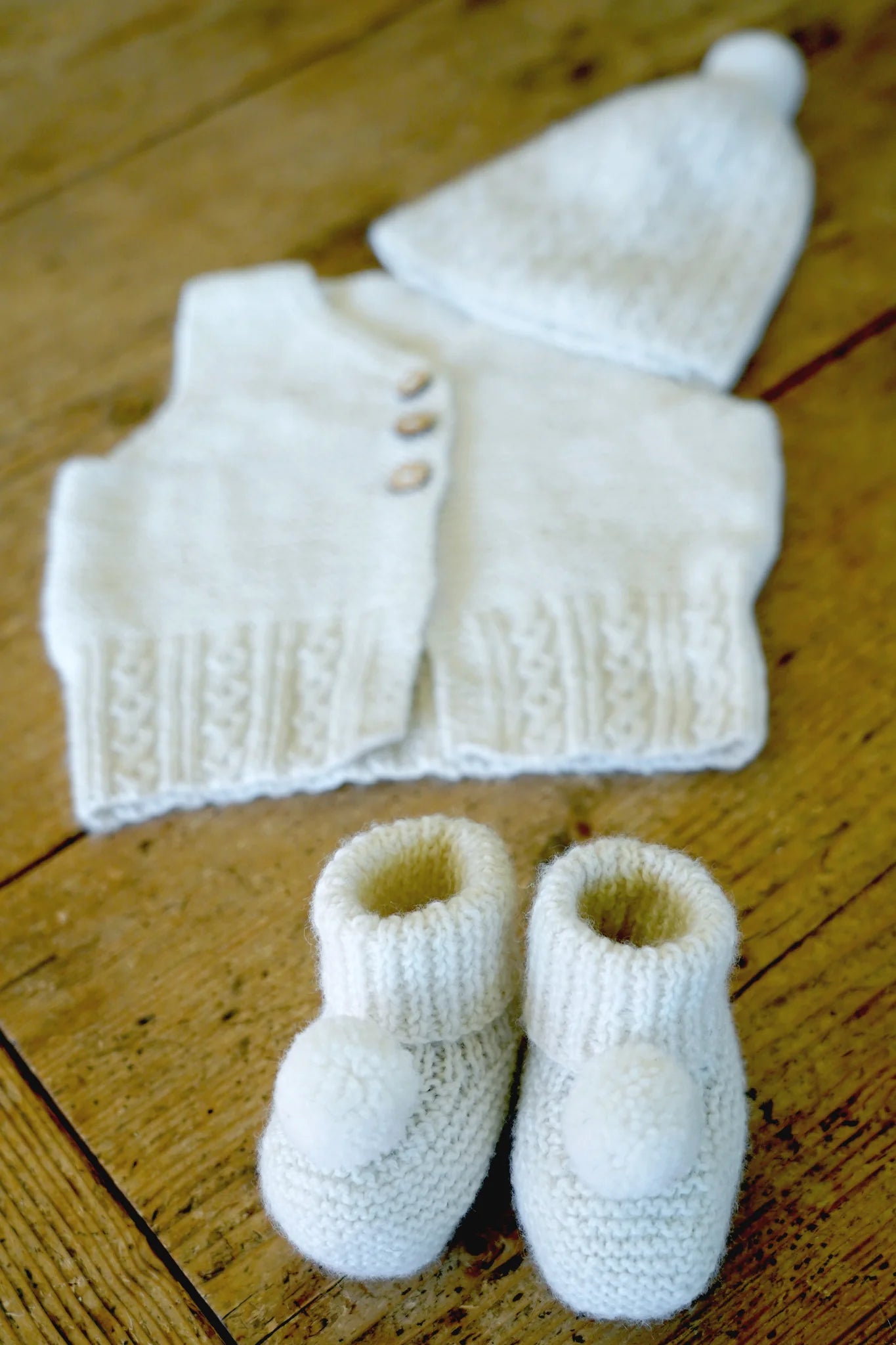 LisaFDesign - BC120 Millar Vest, Hat and Booties