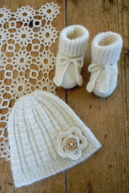 LisaFDesign - BC116 Ariel Hat and Booties