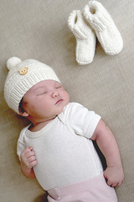 LisaFDesign - BC124 Blanche Hat and Booties