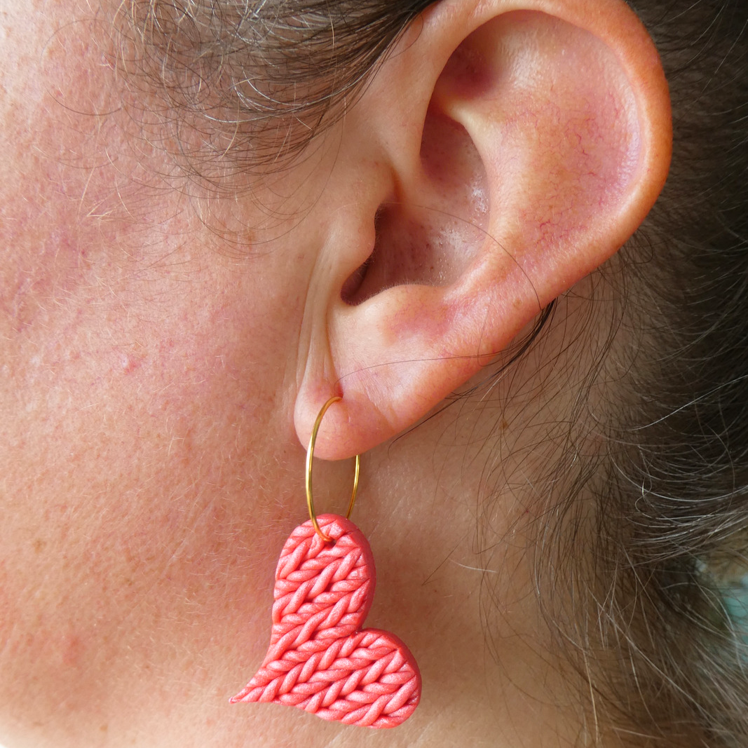 Knitty Kat - Heart Hoop Earrings - Dark Pink