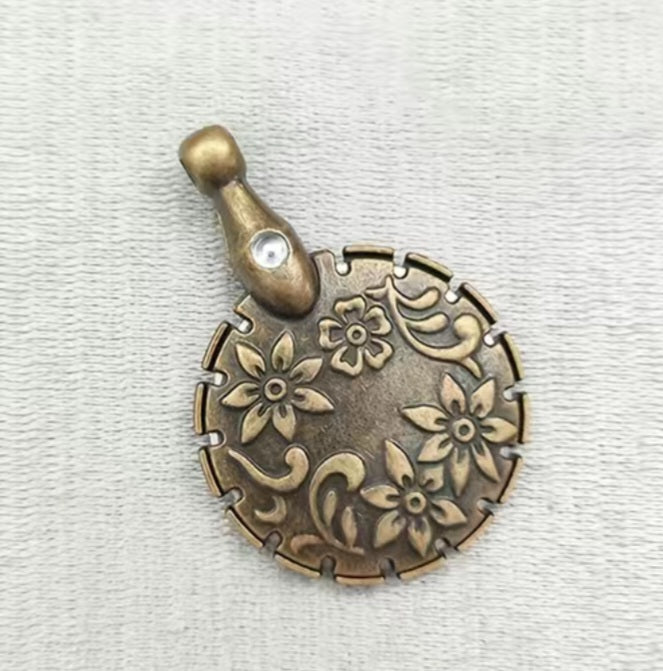 Yarn Cutter Pendant - Antique Brass