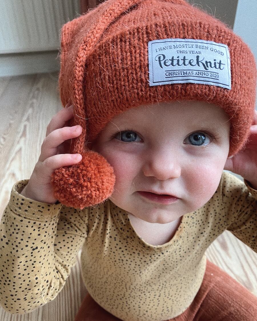 The Oslo Hat - Christmas Edition - PetiteKnit - PRINTED PATTERN
