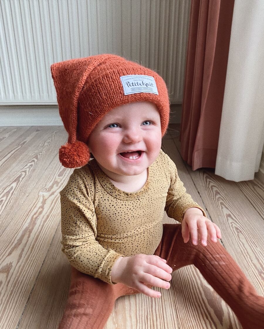 The Oslo Hat - Christmas Edition - PetiteKnit - PRINTED PATTERN