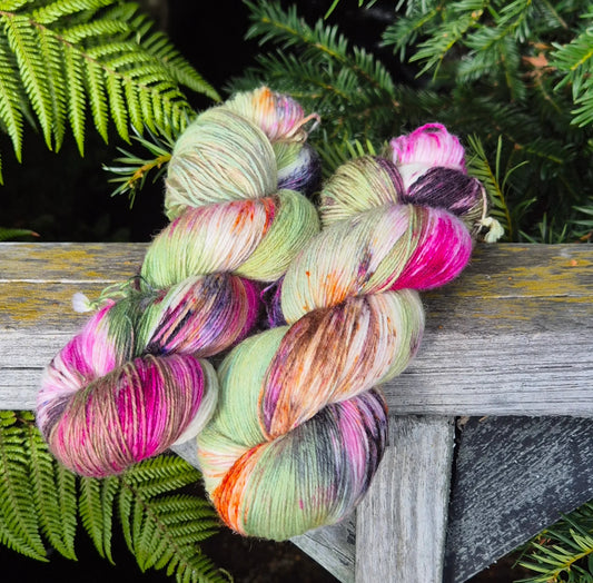 Love - 4 Ply Sock Yarn - Kiwiyarn-a