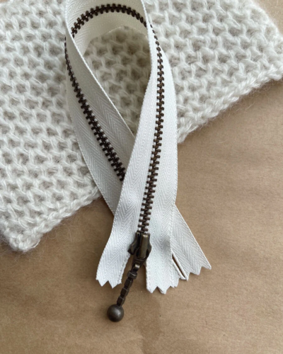 Zipper - 23 cm Mother of Pearl - PetiteKnit